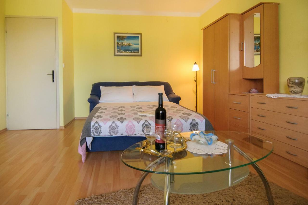Apartments Nives Poreč Eksteriør bilde